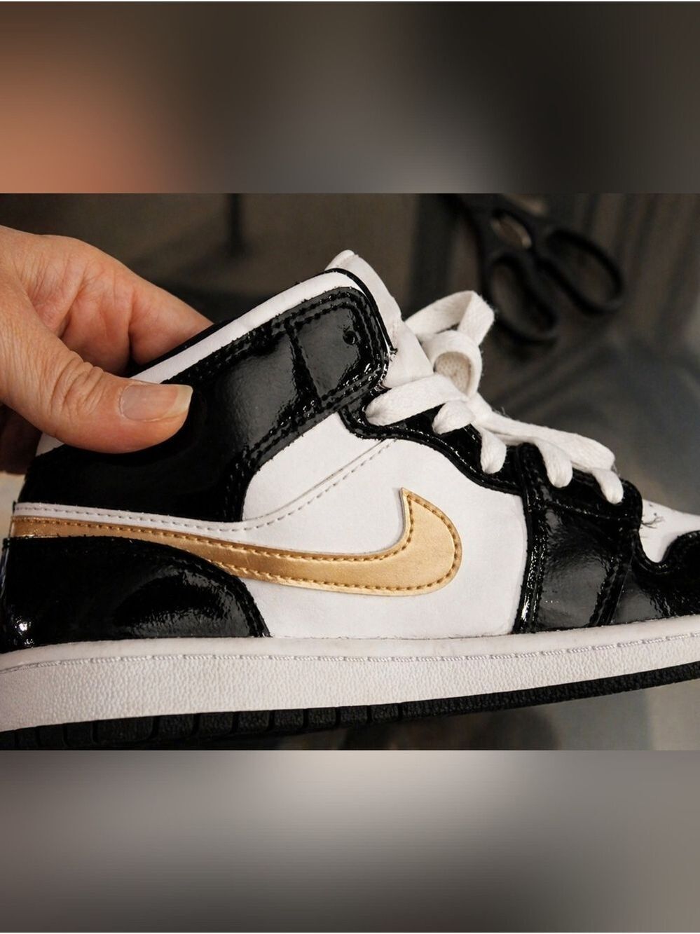 Jordan Kids Low Top Sneakers Black White Gold - Picture 3 of 7